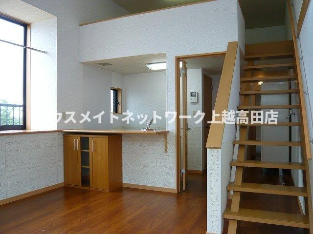 オレンジヒルズＪ２の居間・リビング|洋室（同室タイプ２０５号室の画像を掲載）