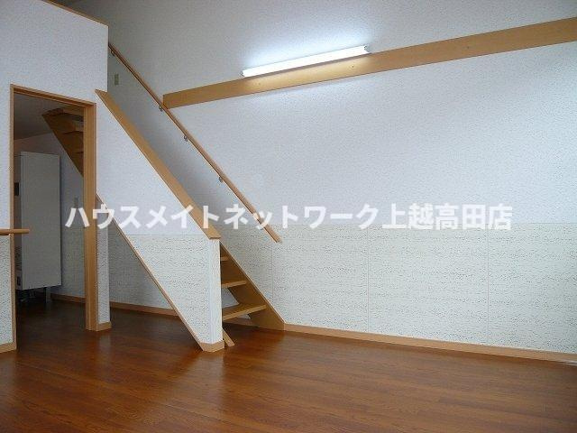 オレンジヒルズＪ２の洋室|洋室（同室タイプ２０５号室の画像を掲載）