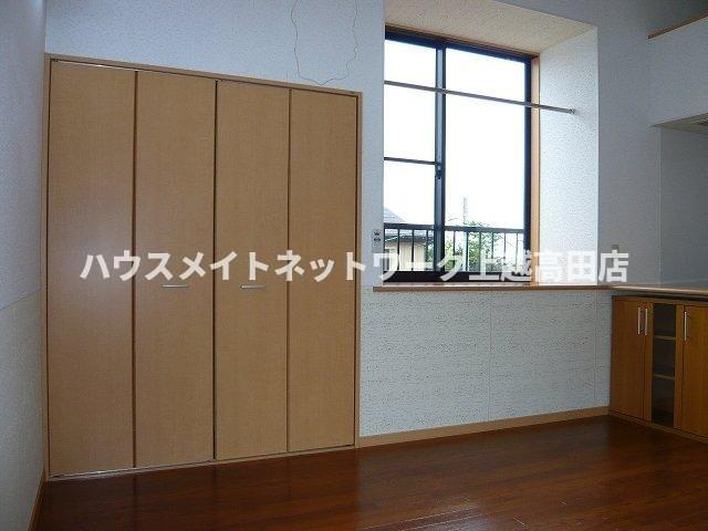 オレンジヒルズＪ２の内装|洋室（同室タイプ２０５号室の画像を掲載）