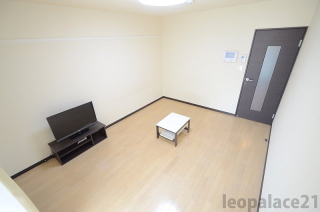 レオネクストアムールの居間・リビング|設備・仕様は号室により異なる為、現況を優先致します。