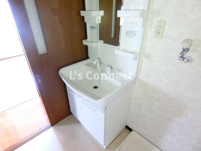 【洗面所】 | リヴィエル八乙女 | 朝の支度もスムーズな独立洗面台。