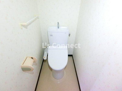 【トイレ】 | リヴィエル八乙女 | 温水洗浄便座付きのトイレ。