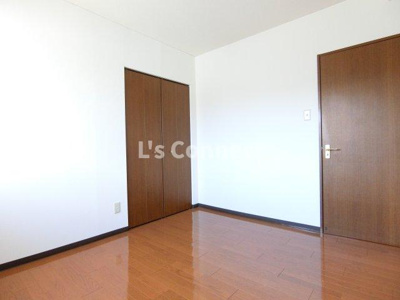 【内装】 | リヴィエル八乙女 | 各洋室に窓があります。