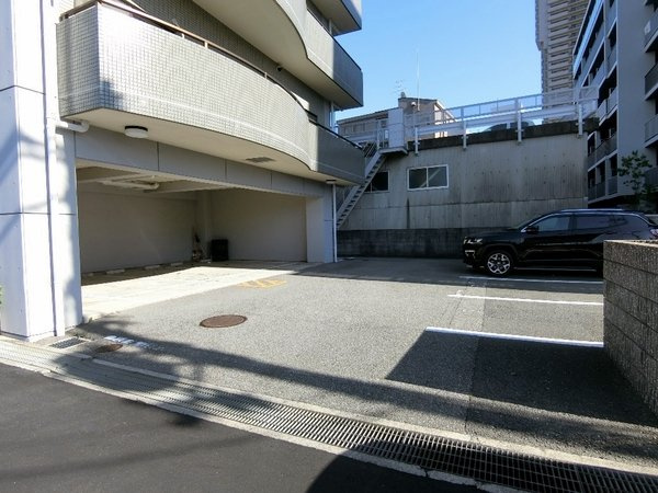 EXCEED西宮の駐車場