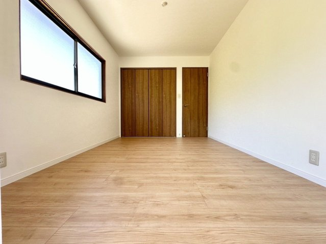 【洋室】 | 福岡市早良区早良６丁目　戸建て | 2階6帖の洋室。お子様部屋にちょうど良いサイズです