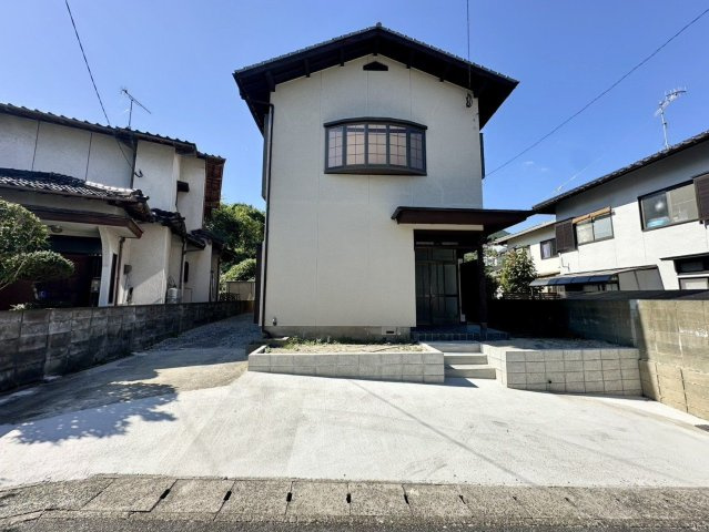 【駐車場】 | 福岡市早良区早良６丁目　戸建て | 3台分駐車可能なスペースがあるので大家族や来客時でも安心です