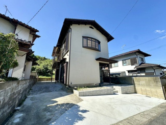 【外観】 | 外壁塗装も完了しています。車通りの少ない落ち着いた住宅街なので小さなお子様がいるご家庭でも安心です
