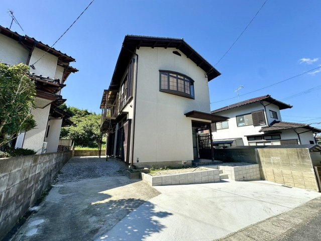 【外観】 | 福岡市早良区早良６丁目　戸建て | 外壁塗装も完了しています。車通りの少ない落ち着いた住宅街なので小さなお子様がいるご家庭でも安心です