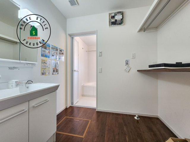 大野城市南ヶ丘6丁目第4-1棟（1号棟）の内観：施工例|ゆとりの洗面スペースで朝の身支度もスムーズに。暮らしを快適に変えるシャワー付洗面台です！