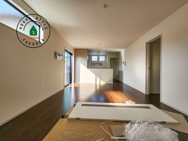 大野城市南ヶ丘6丁目第4-1棟（1号棟）の内観：施工例|ご家族を近くに感じられる対面キッチンのLDK。会話もはずみそうですね。