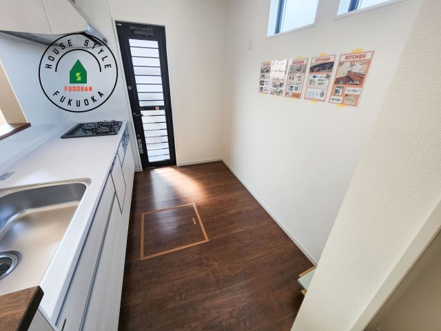 大野城市南ヶ丘6丁目第4-1棟（1号棟）の内観：施工例|ダイニングテーブルへの配膳がラクラク、お料理はかどるカウンター付きシステムキッチン！