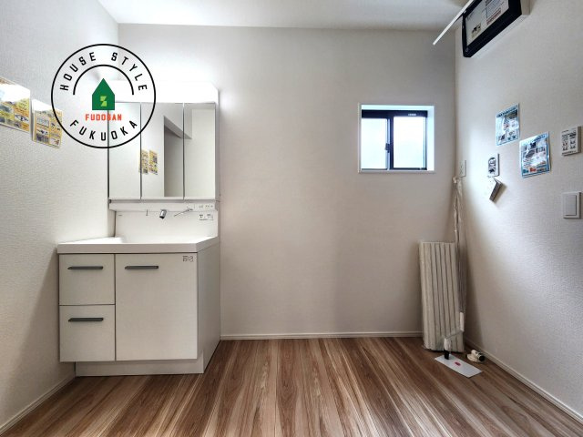 福岡市早良区重留2丁目第2-2棟(1号棟)の内観：施工例|ゆとりの洗面スペースで朝の身支度もスムーズに。暮らしを快適に変えるシャワー付洗面台です！