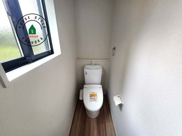 福岡市早良区重留2丁目第2-2棟(1号棟)の内観：施工例|温水洗浄便座を完備しております。2ヶ所にトイレがあるのは朝の慌ただしい時間も安心です。