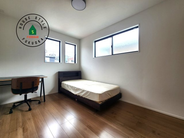 福岡市早良区重留2丁目第2-2棟(1号棟)の内観：施工例|落ち着いた色調の洋室です。