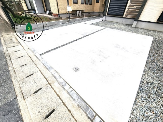 福岡市早良区重留2丁目第2-2棟(1号棟)の駐車場|広々した駐車場になります。3台並列駐車となります。