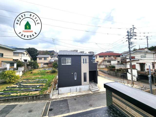 福岡市早良区重留2丁目第2-2棟(1号棟)の展望|窓から緑が見える物件も魅力的です。