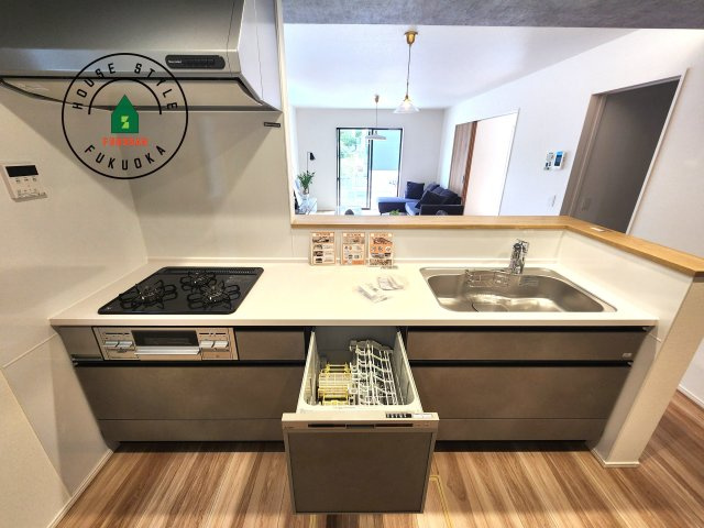 福岡市早良区重留2丁目第2-2棟(1号棟)の内観：施工例|キッチン。グリル・食器洗い乾燥機・浄水器も完備。