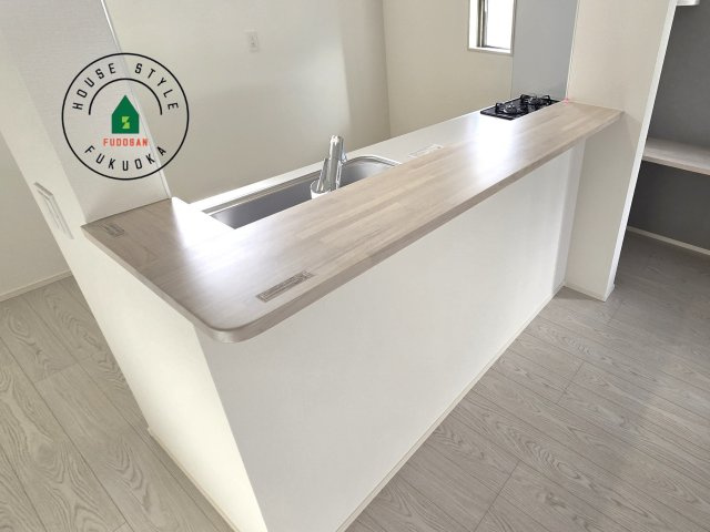 糸島市前原北2丁目第1-3棟（1号棟）の内観：施工例|キッチンから立ち込める香りが今日の料理を期待させます。