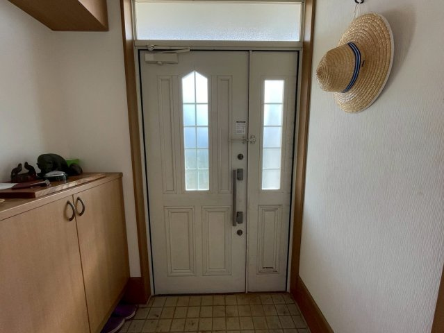 鹿嶋市大字荒井　中古戸建の玄関