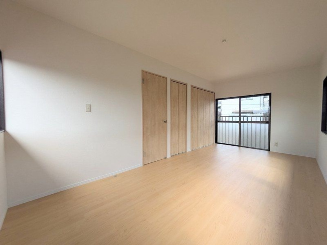 【洋室】 | 糟屋郡宇美町ゆりが丘５丁目　戸建て | 追加工事で2部屋に区切っても充分な広さのあるお部屋です
