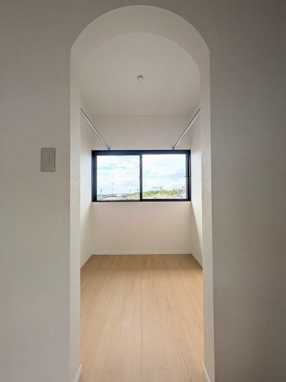 【収納】 | 糟屋郡宇美町ゆりが丘５丁目　戸建て | ウォークインクローゼット。季節物の洋服や、普段使いの鞄を収納したり多様な使い方ができます