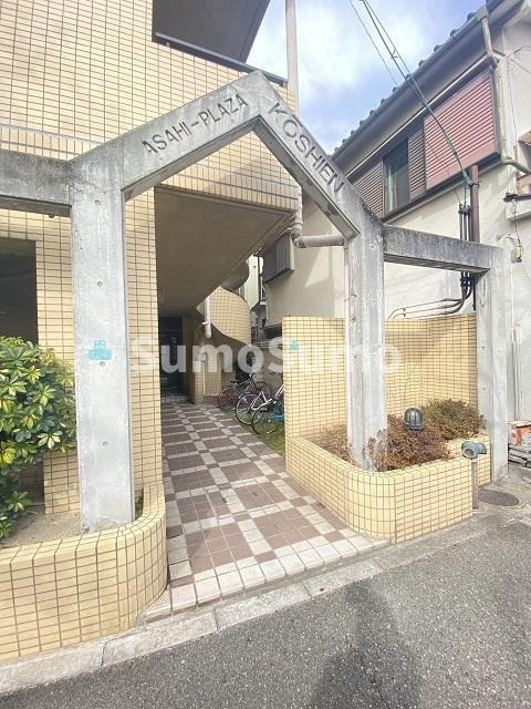 朝日プラザ甲子園の外観