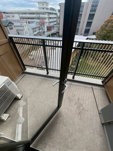 コムレジ赤羽 学生棟のバルコニー