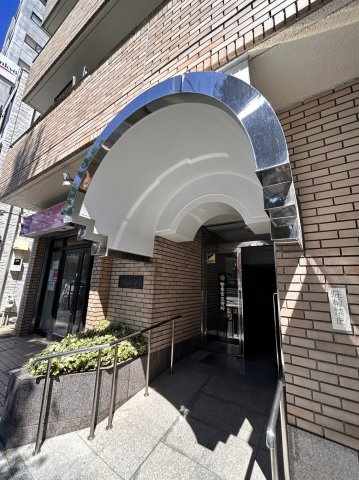 シルバープラザ白山のエントランス