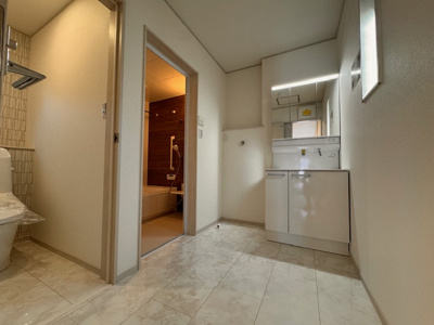 【独立洗面台】 | AiTOWN守山区桜坂全１棟【下志段味小　志段味中】 | LINEから簡単お問合せ可能！
友達検索で@nqk7328tです！。