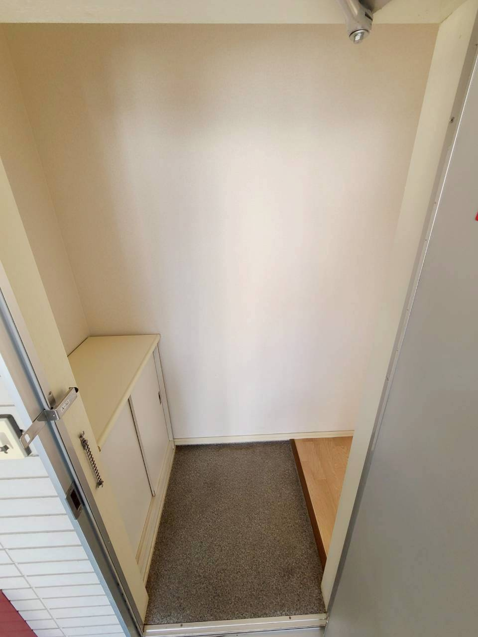 ハイツKSの玄関