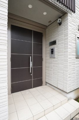 Blau高円寺のエントランス