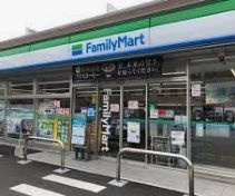 ファミリーマート柳原二丁目店 徒歩2分。 150m