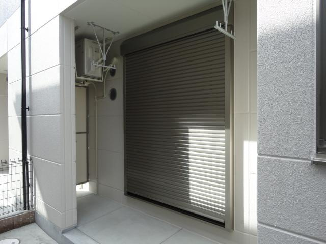 コーラルヴィラ出島Ａの内装|窓シャッター