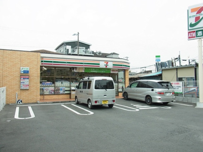 セブン-イレブン 横浜日吉本町駅前店まで400ｍ