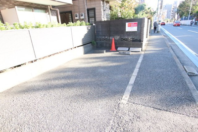 敷地内駐車場(2台のみ）／要空確認