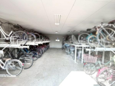 【その他共用部分】 | リベールシティ堺錦之町 | ゆとりのある駐輪場置場になってます！