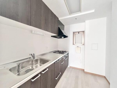 【キッチン】 | リベールシティ堺錦之町 | ご夫婦や親子での料理をする時間が楽しくなる使い勝手の良い、広いワークトップ♪