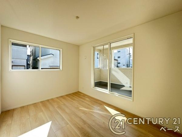 クレイドルガーデン満願寺町 ／新築一戸建の洋室|■現地撮影写真■日当たりのよい明るい雰囲気の洋室です！