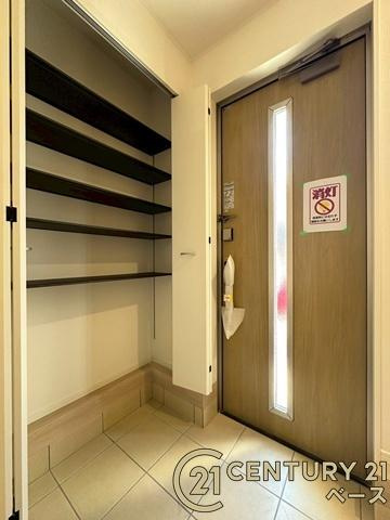 クレイドルガーデン満願寺町 ／新築一戸建の玄関|■現地撮影写真■すっきりとした明るい玄関が家族やお客様を迎えてくれます！