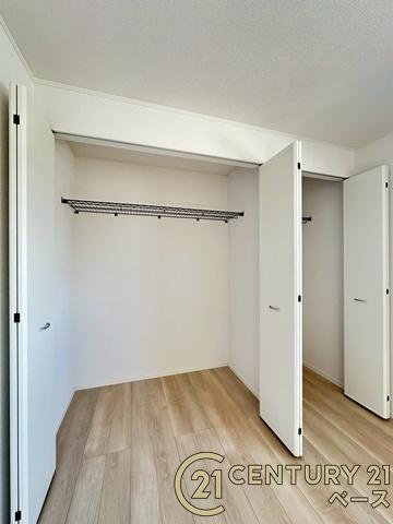 クレイドルガーデン満願寺町 ／新築一戸建の収納|■現地撮影写真■冬物のコートや季節のものなどたくさんしまえる広さ！