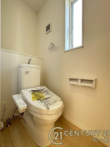 クレイドルガーデン満願寺町 ／新築一戸建のトイレ|■現地撮影写真■１・２階ともに清潔感ある綺麗なお手洗を完備！