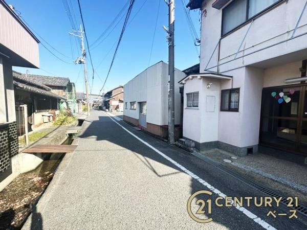 天理市中町の売地の前面道路含む現地写真|小・中学校まで徒歩圏内とお子様の通学も安心！