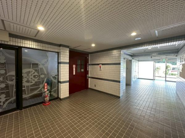 パークピア富岡2のエントランス|清潔感のある管理のいきわたったエントランス！