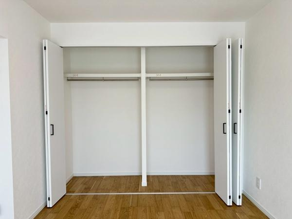 パークピア富岡2の収納|暮らしやすさを大きく左右する収納を、豊富に配置し使い勝手を考慮した間取りです。空間を余すところなく有効利用した収納は生活空間をより上質なものにしてくれるはずです。