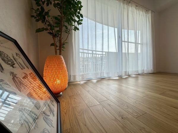 パークピア富岡2の居間・リビング|ここにはみんなが集り、楽しい毎日を過ごす。夢中になりすぎて、ついつい時を忘れてしまう。そんな幸せを感じさせてくれる場所にしたいですね。