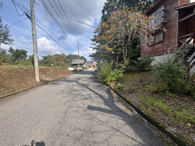 【前面道路含む現地写真】 | 豊岡市日高町名色　別荘戸建