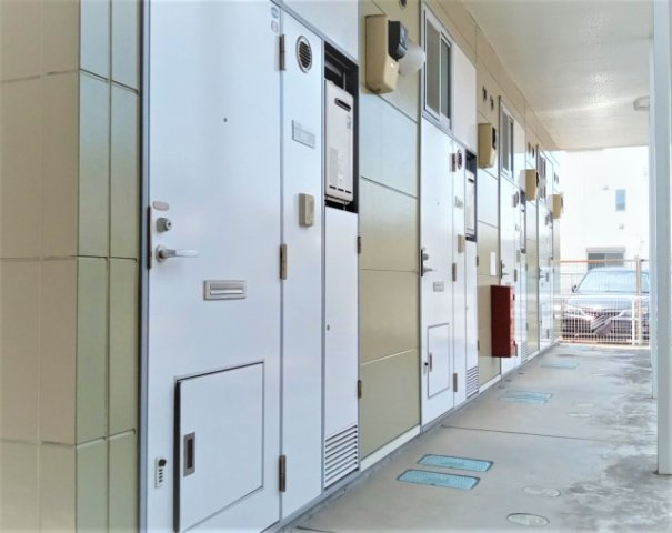 レオパレスグリーンサイド１６の玄関