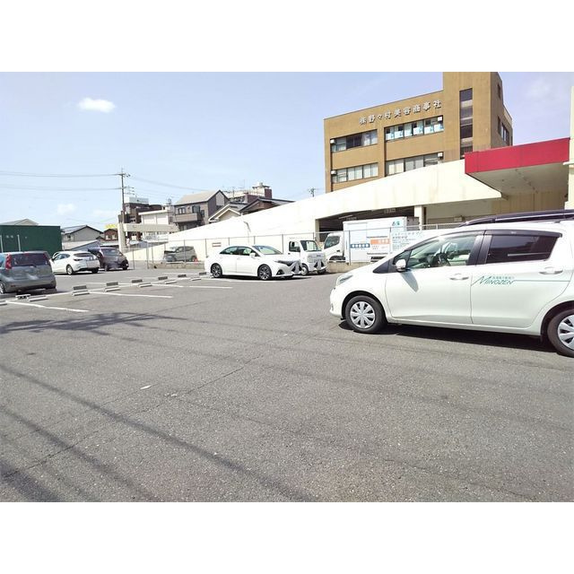 シャトーシャルマンの駐車場|敷地外