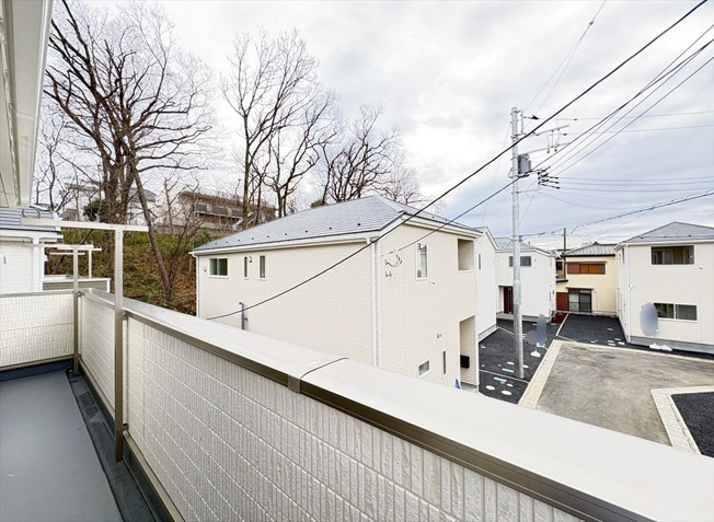 【バルコニー】 | 朝霞市宮戸3丁目　新築一戸建住宅　全16棟　(志木本店) | 静かな暮らしを好む方にもオススメな閑静な住宅地。