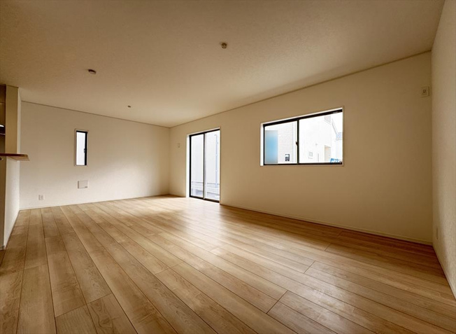 【外観】 | 朝霞市宮戸3丁目　新築一戸建住宅　全16棟　(志木本店) | 18.6帖の広々としたファミリー空間。